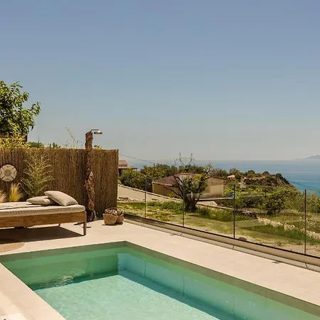 Hilaritas Luxury Suites Sea View, Private Pool & Jacuzzi Paradise Vakantiehuis *