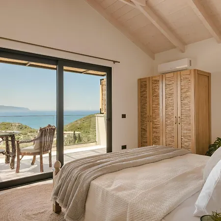 Vakantiehuis Hilaritas Luxury Suites Sea View, Private Pool & Jacuzzi Paradise
