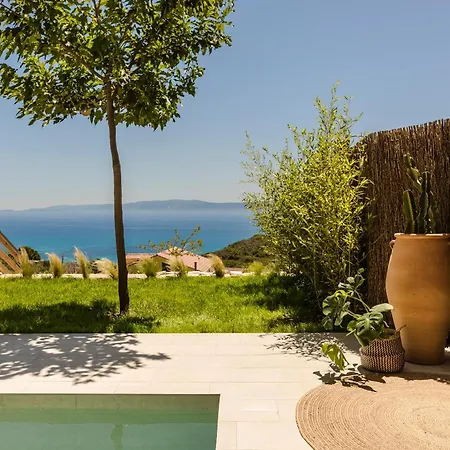 Vakantiehuis Hilaritas Luxury Suites Sea View, Private Pool & Jacuzzi Paradise