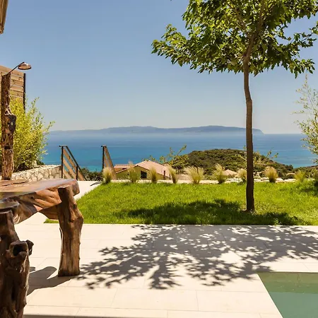 Vakantiehuis Hilaritas Luxury Suites Sea View, Private Pool & Jacuzzi Paradise *