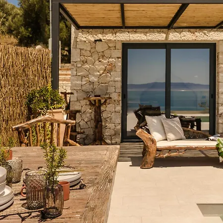 Hilaritas Luxury Suites Sea View, Private Pool & Jacuzzi Paradise Vakantiehuis *