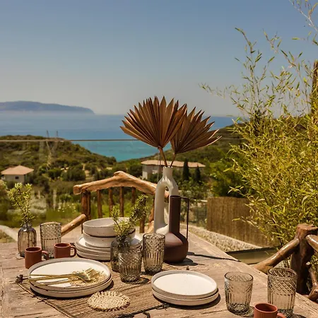 Hilaritas Luxury Suites Sea View, Private Pool & Jacuzzi Paradise