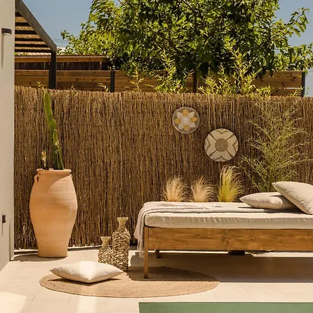 Hilaritas Luxury Suites Sea View, Private Pool & Jacuzzi Paradise Vakantiehuis