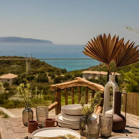 Vakantiehuis Hilaritas Luxury Suites Sea View, Private Pool & Jacuzzi Paradise *