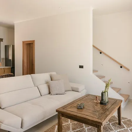 Hilaritas Luxury Suites Sea View, Private Pool & Jacuzzi Paradise
