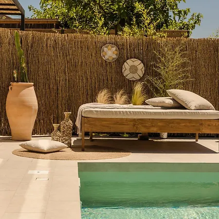Hilaritas Luxury Suites Sea View, Private Pool & Jacuzzi Paradise