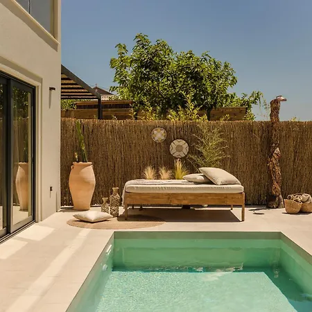 Vakantiehuis Hilaritas Luxury Suites Sea View, Private Pool & Jacuzzi Paradise *