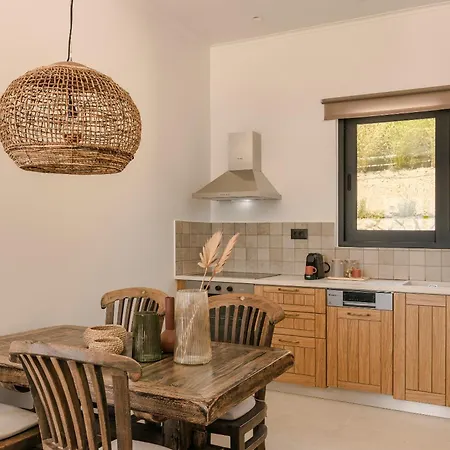 Hilaritas Luxury Suites Sea View, Private Pool & Jacuzzi Paradise *