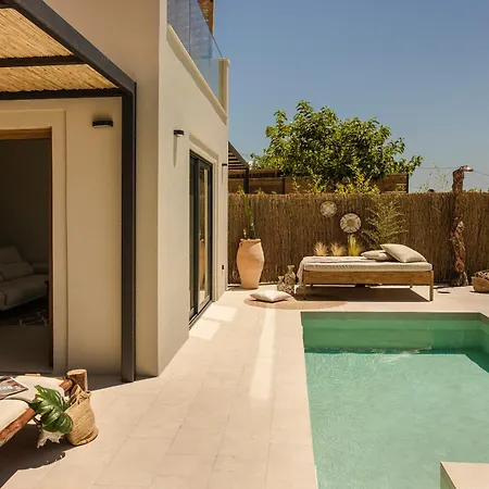 Vakantiehuis Hilaritas Luxury Suites Sea View, Private Pool & Jacuzzi Paradise