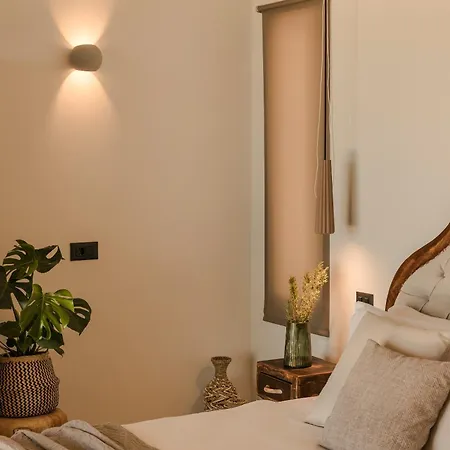 Vakantiehuis Hilaritas Luxury Suites Sea View, Private Pool & Jacuzzi Paradise