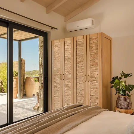Hilaritas Luxury Suites Sea View, Private Pool & Jacuzzi Paradise