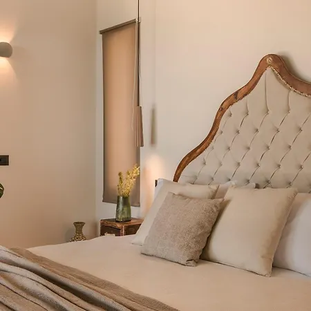 Vakantiehuis Hilaritas Luxury Suites Sea View, Private Pool & Jacuzzi Paradise *