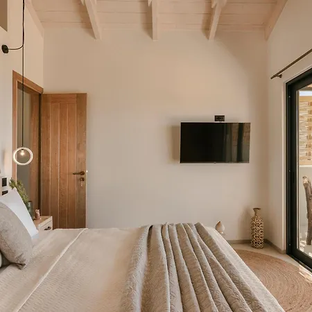 Hilaritas Luxury Suites Sea View, Private Pool & Jacuzzi Paradise