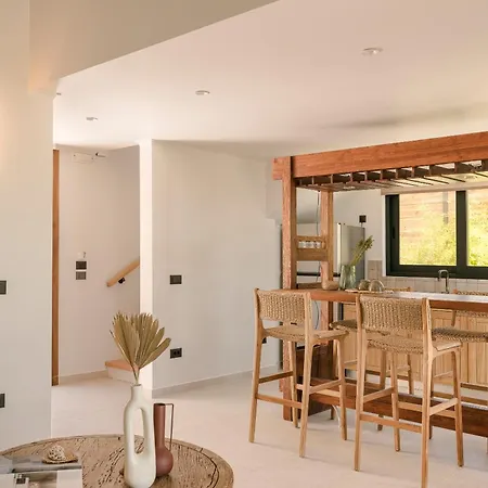 Vakantiehuis Hilaritas Luxury Suites Sea View, Private Pool & Jacuzzi Paradise Ratzaklíon