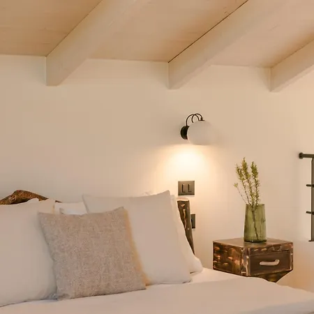 Hilaritas Luxury Suites Sea View, Private Pool & Jacuzzi Paradise Vakantiehuis *