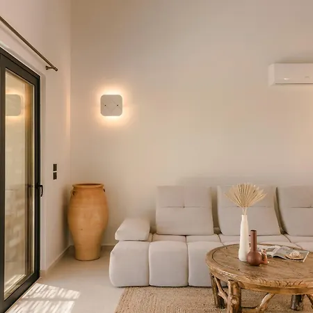 Vakantiehuis Hilaritas Luxury Suites Sea View, Private Pool & Jacuzzi Paradise
