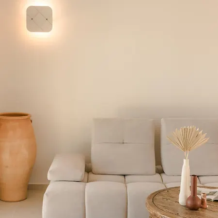 Vakantiehuis Hilaritas Luxury Suites Sea View, Private Pool & Jacuzzi Paradise *