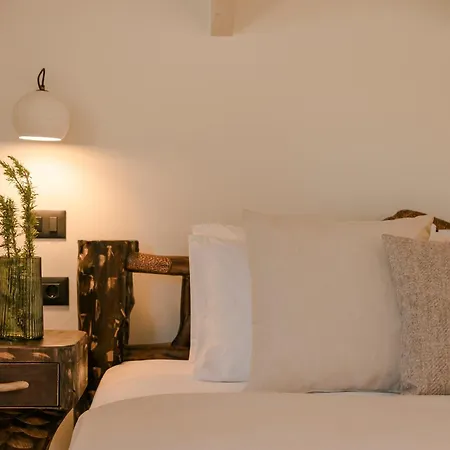 Vakantiehuis Hilaritas Luxury Suites Sea View, Private Pool & Jacuzzi Paradise *