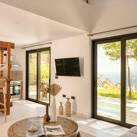 Hilaritas Kefalonia, Luxury Villa-style With Private Pool & Stunning Sea Views * Ratzaklíon