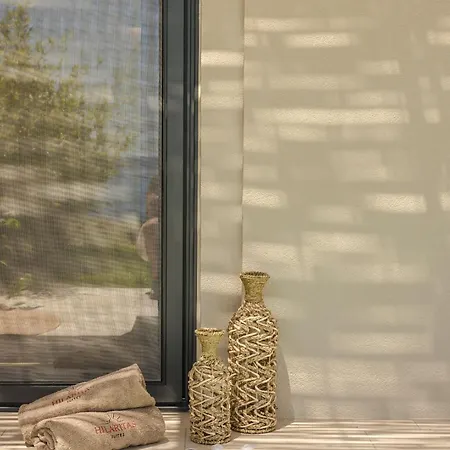 Hilaritas Luxury Suites Sea View, Private Pool & Jacuzzi Paradise Vakantiehuis