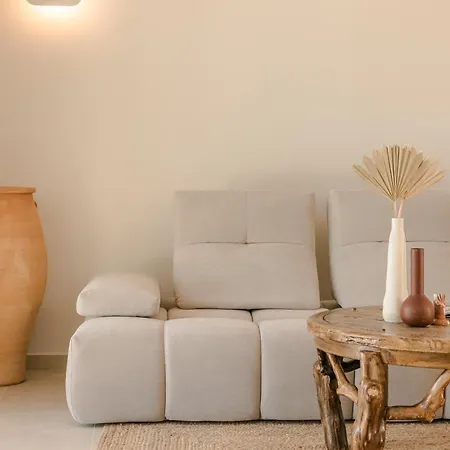 Vakantiehuis Hilaritas Luxury Suites Sea View, Private Pool & Jacuzzi Paradise