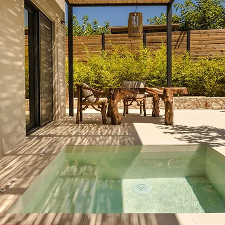 Hilaritas Luxury Suites Sea View, Private Pool & Jacuzzi Paradise *