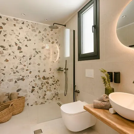 Hilaritas Kefalonia, Luxury Villa-style With Private Pool & Stunning Sea Views Feriehus