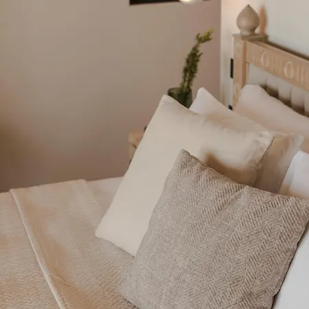 Hilaritas Kefalonia, Luxury Villa-style With Private Pool & Stunning Sea Views Feriehus