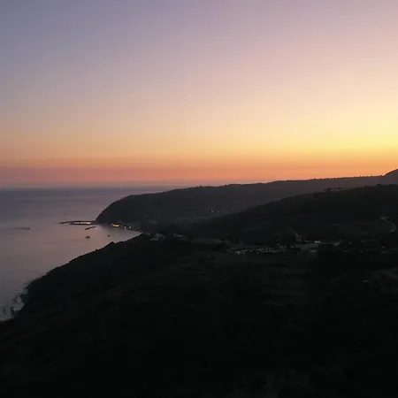 Hilaritas Kefalonia, Luxury Villa-style With Private Pool & Stunning Sea Views Feriehus